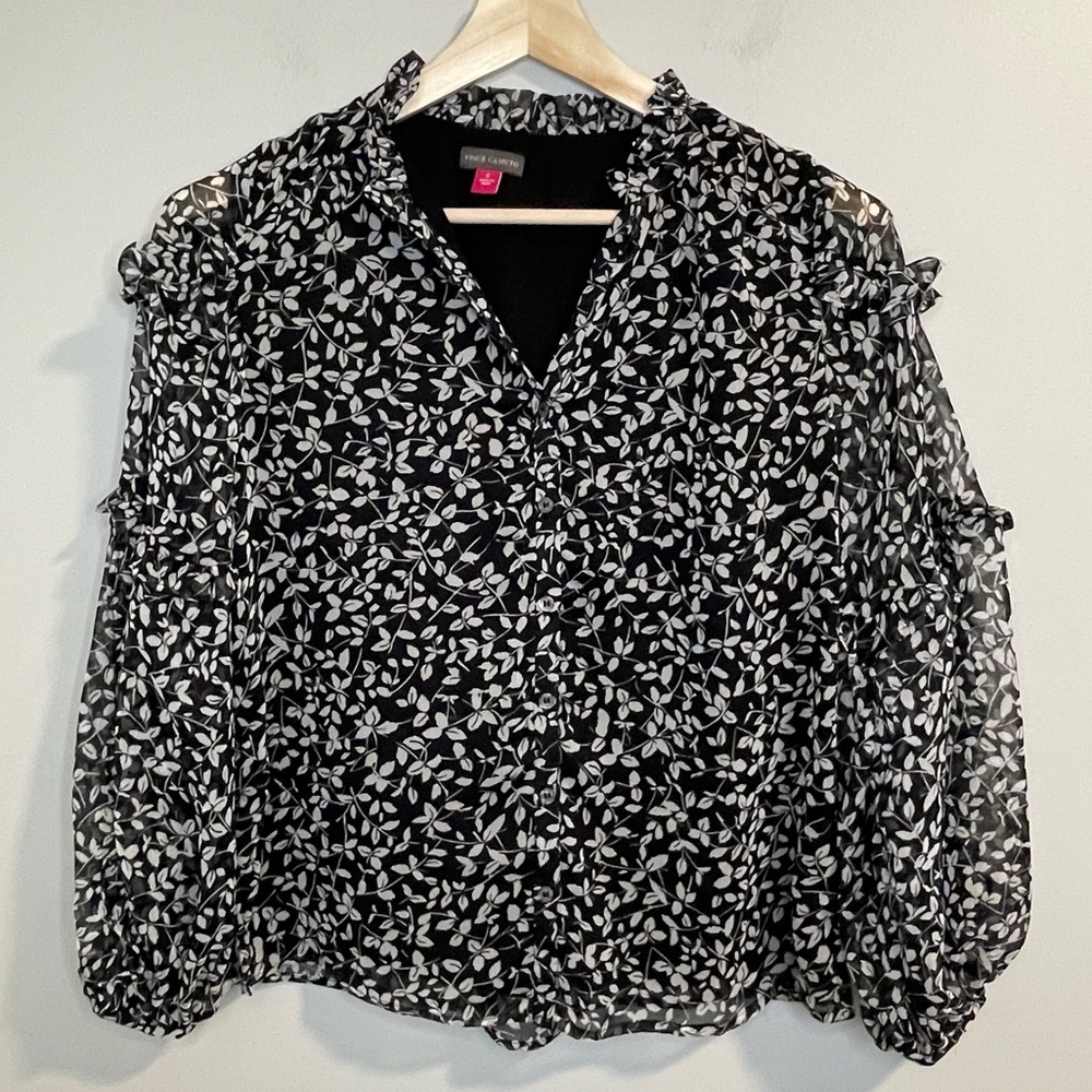 Vince Camuto Front Button Black White Floral Top Sheer Sleeves Sz S NWOT